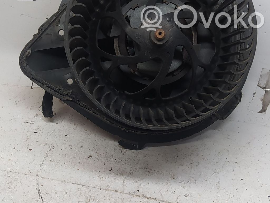 Audi A4 S4 B5 8D Heizungslüfter 