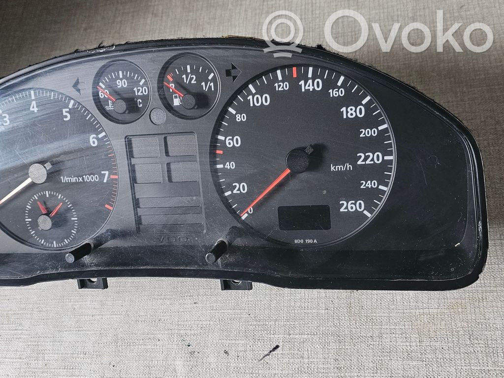 Audi A4 S4 B5 8D Licznik / Prędkościomierz 