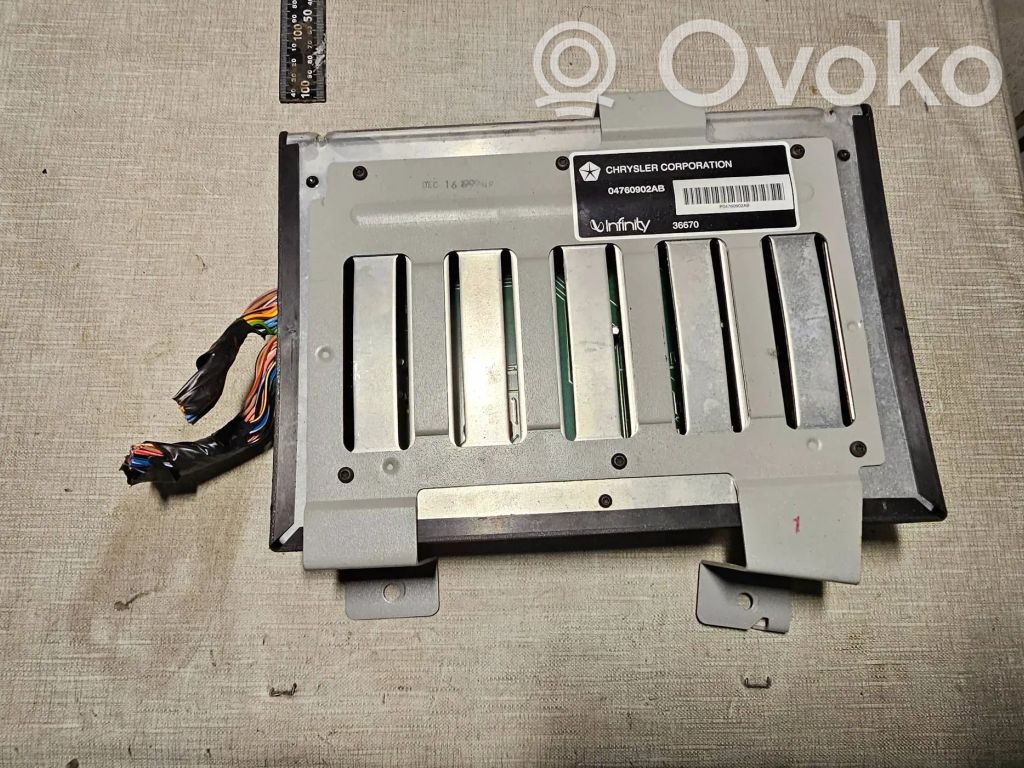 Chrysler 300M Sound amplifier 