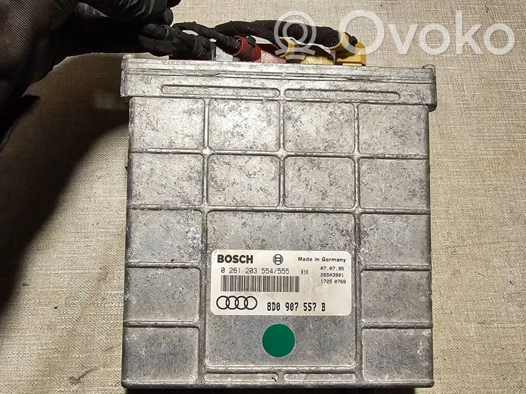 Engine control unit/module   8D0907557,0261203554