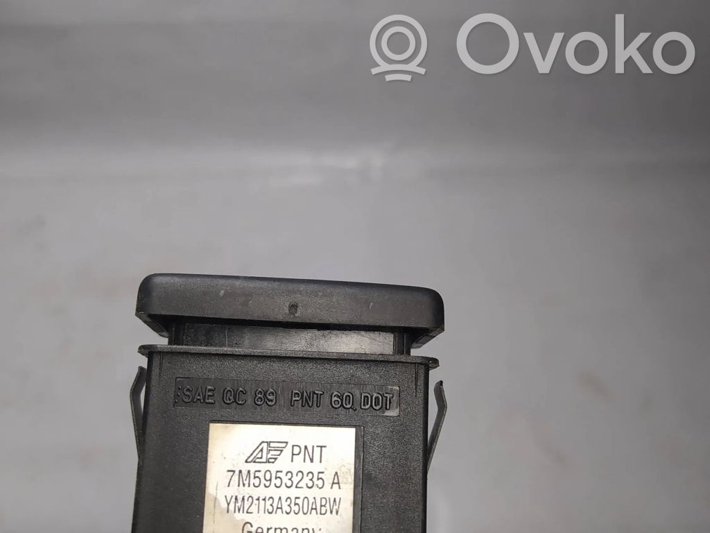 Hazard light switch   7M5953235A