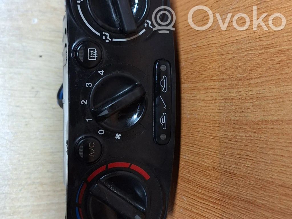Mazda MPV II LW Climate control unit 