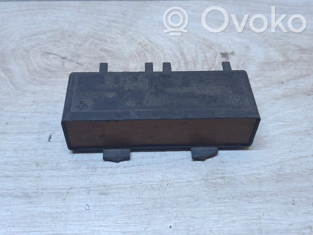 BMW 3 E30 Šviesų modulis 