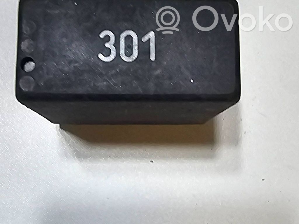 Audi A6 S6 C5 4B Muu rele 