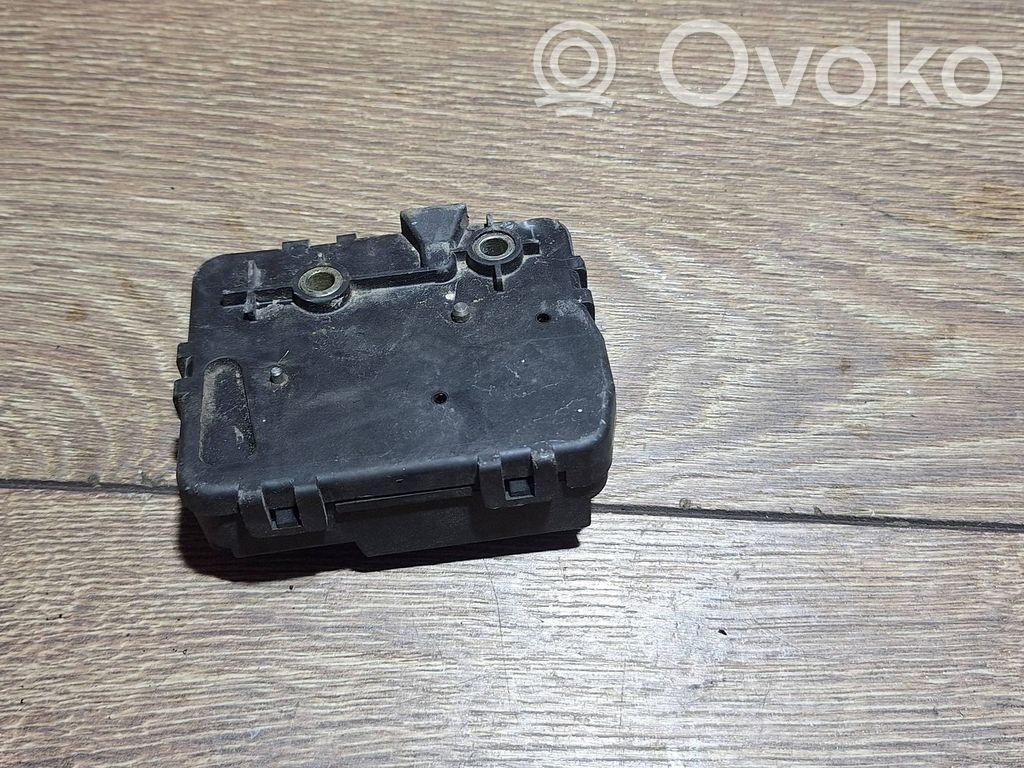 Tailgate window lock/catch/latch   51248218849