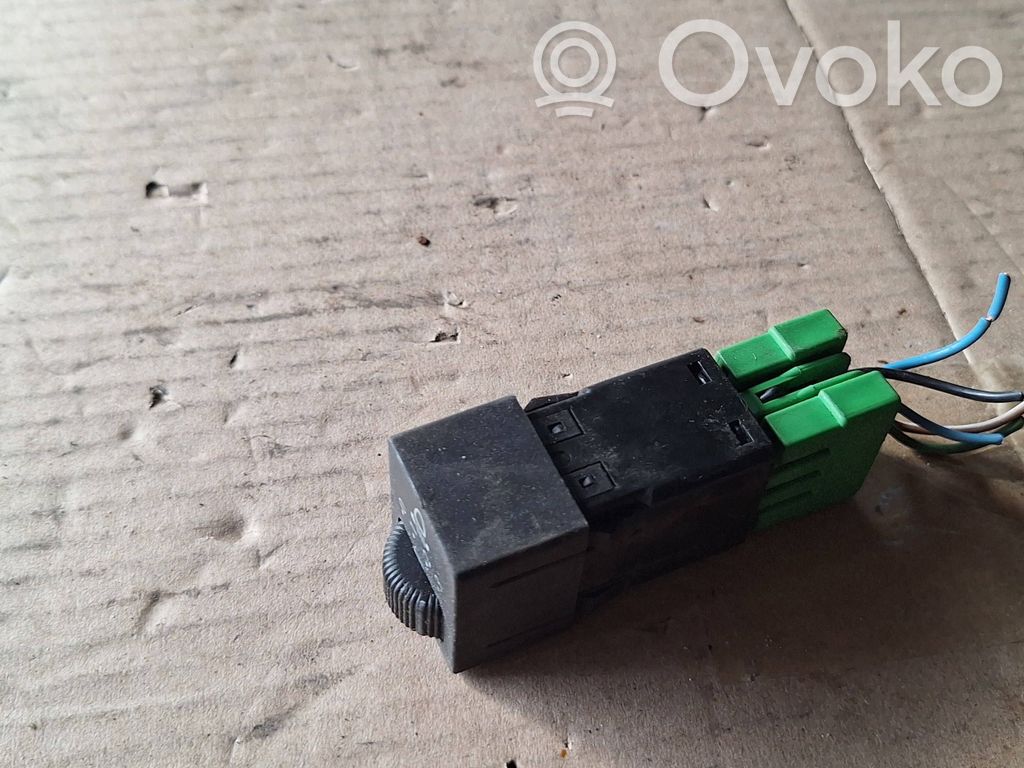 Headlight level height control switch   9527904