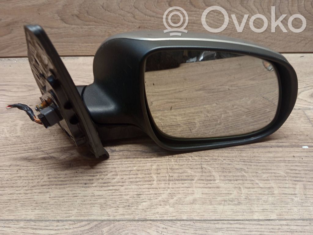 Front door electric wing mirror   E4023109,E4023110