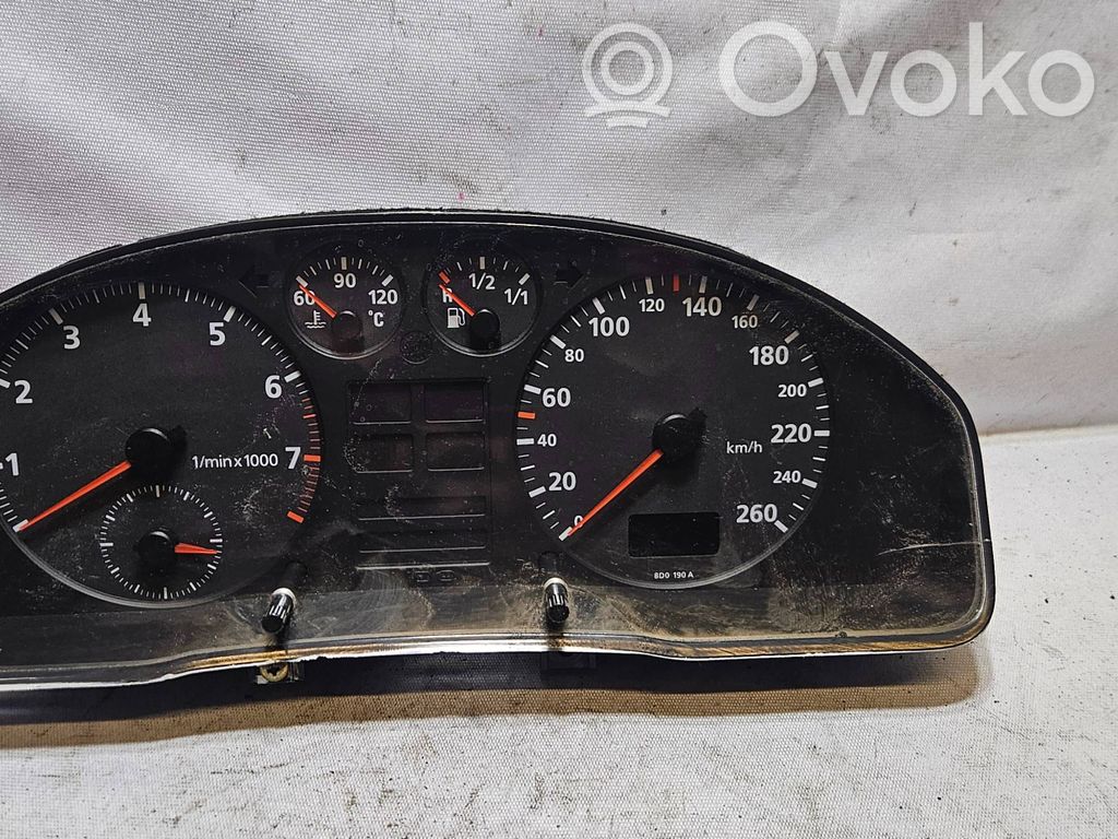 Audi A4 S4 B5 8D Licznik / Prędkościomierz 