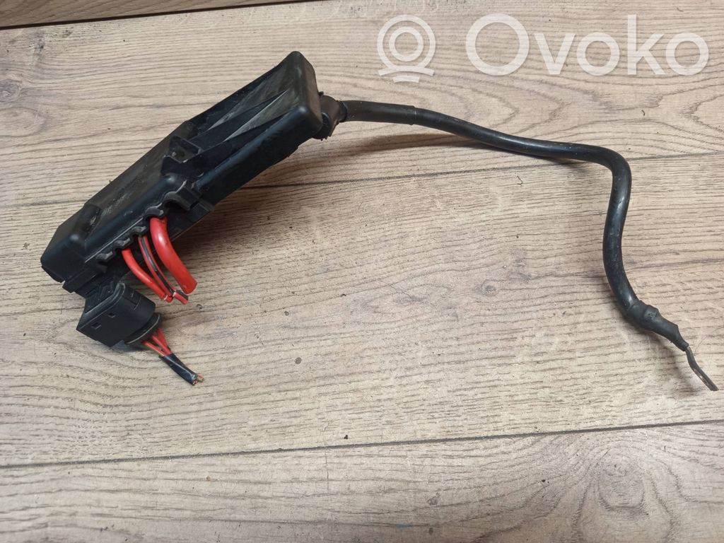 Volkswagen Golf IV Ramka / Moduł bezpieczników 