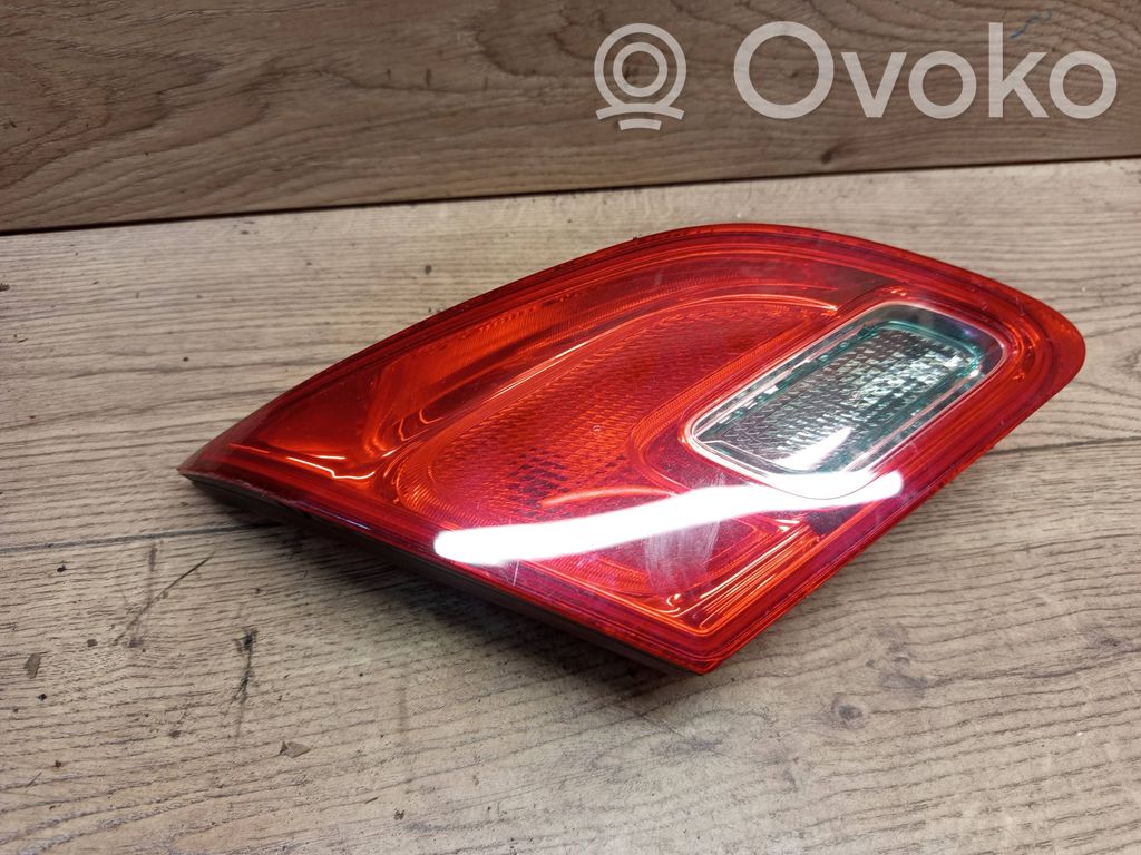 Opel Astra J Aizmugurējais lukturis virsbūvē 