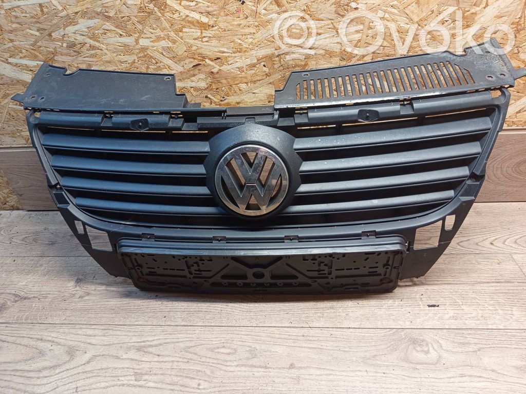 Volkswagen PASSAT B6 Griglia superiore del radiatore paraurti anteriore 