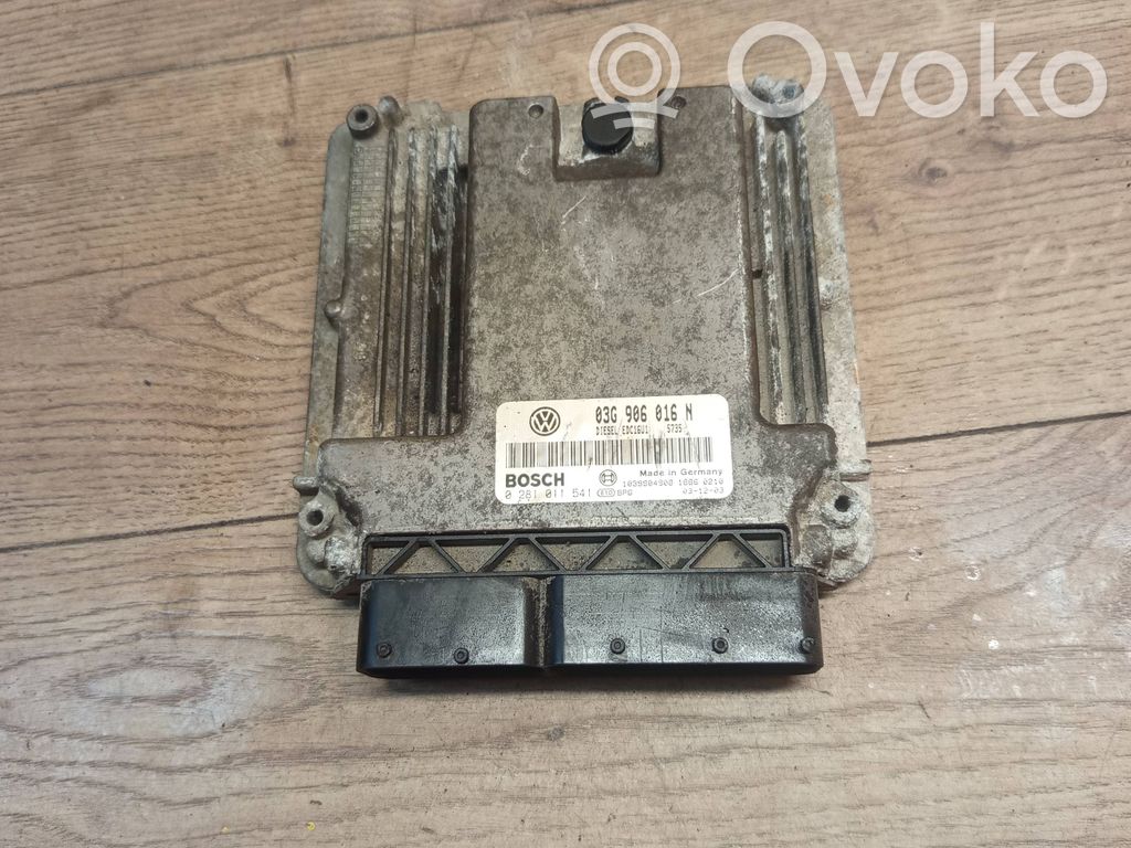 Volkswagen Golf V Moottorin ohjainlaite/moduuli 