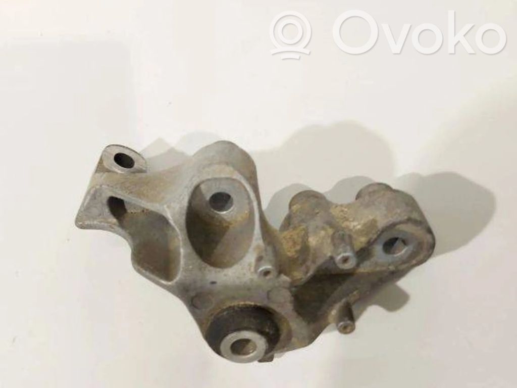 Engine mounting bracket   M4BR