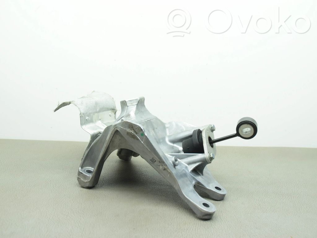 Audi Q7 4M Engine mounting bracket 