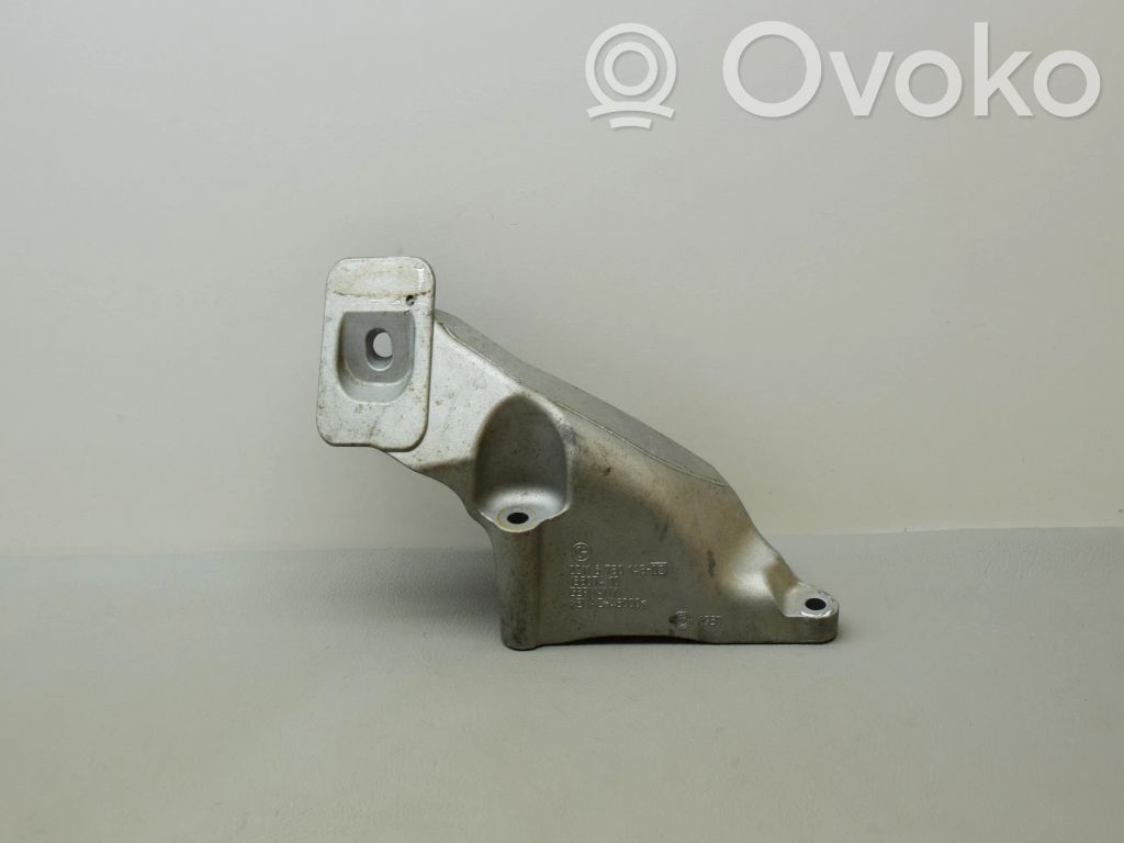 Engine mounting bracket   13807410,6780148