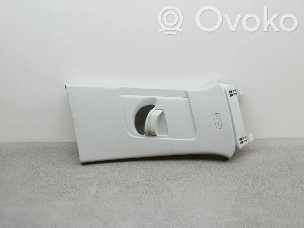 Audi Q3 F3 Pilar (B) (superior) 