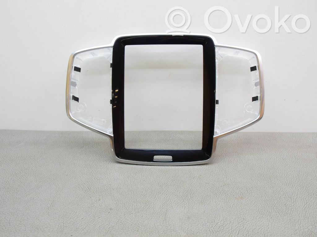Volvo XC90 Radio/GPS head unit trim 