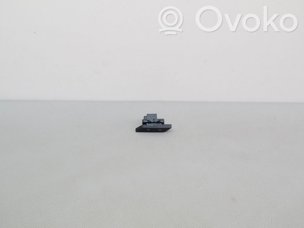 Volkswagen Tiguan Central locking switch button 
