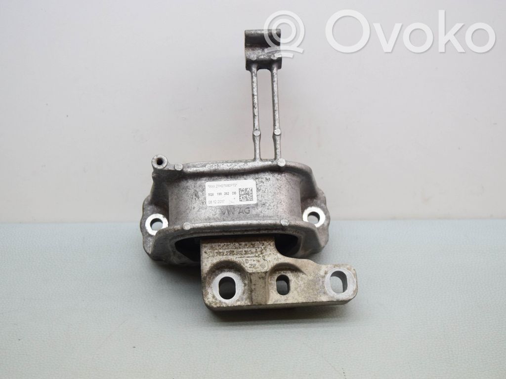 Volkswagen Tiguan Engine mount bracket 