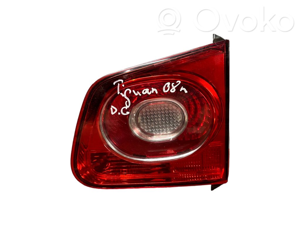 Volkswagen Tiguan Lampy tylnej klapy bagażnika 