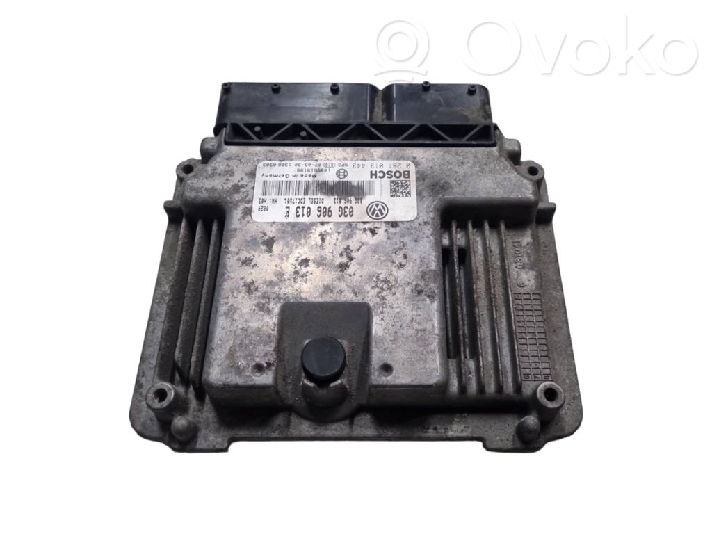 Volkswagen Touran I Engine control unit/module 