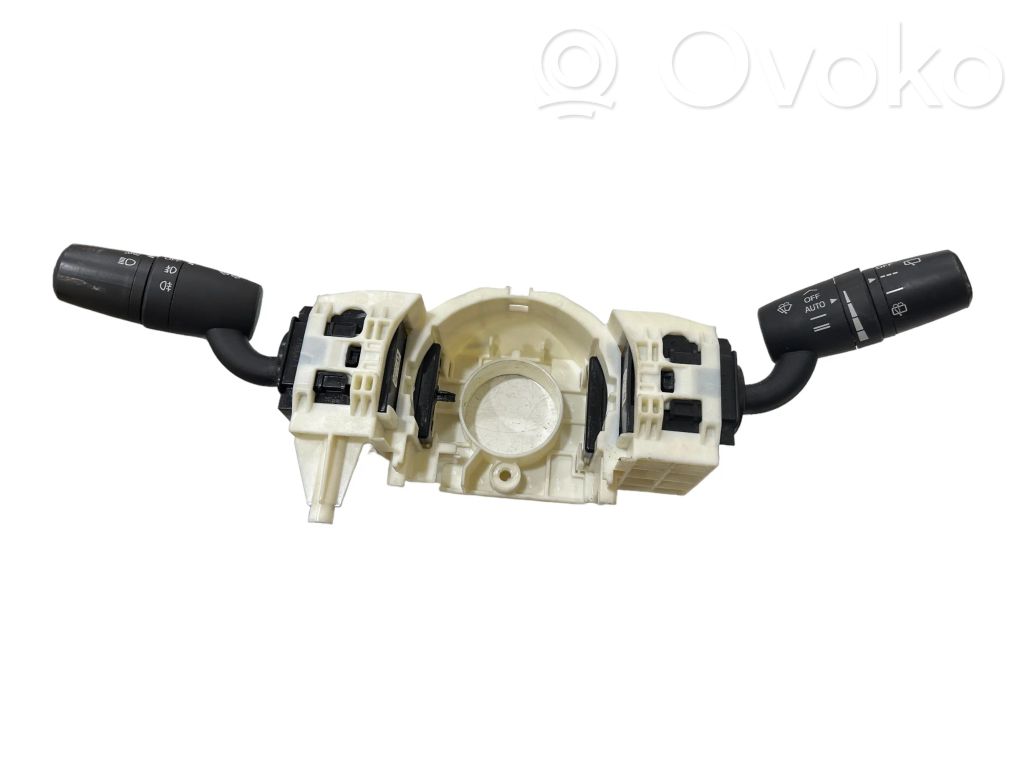 Mazda 3 III Interruptor/palanca de limpiador de luz de giro 