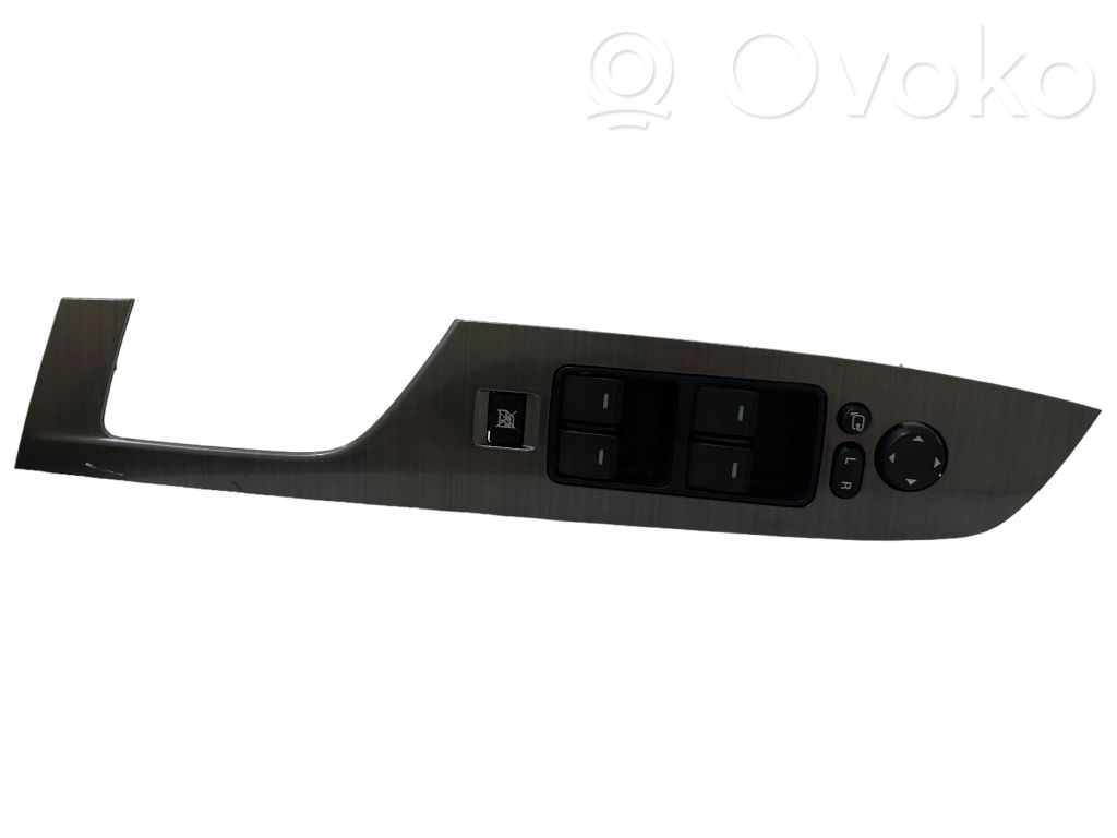 Electric window control switch   GDK566350A