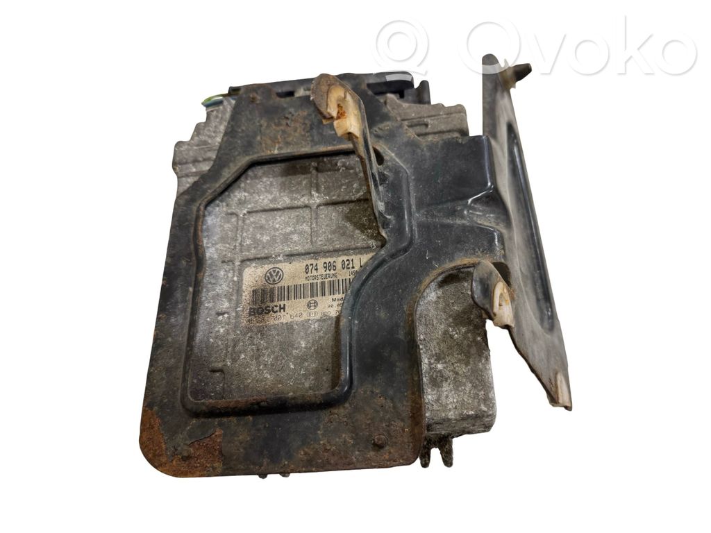 Volkswagen Transporter - Caravelle T4 Engine control unit/module 
