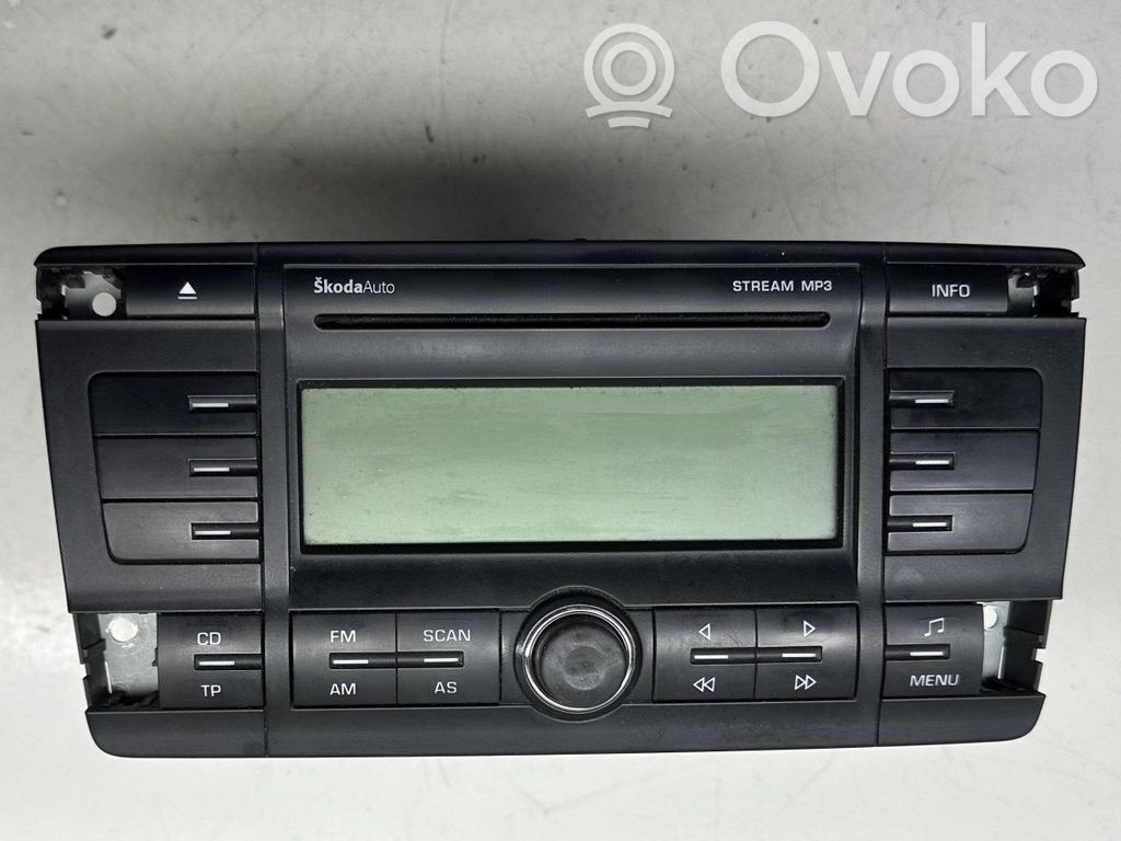 Skoda Octavia Mk2 (1Z) Panel / Radioodtwarzacz CD/DVD/GPS 