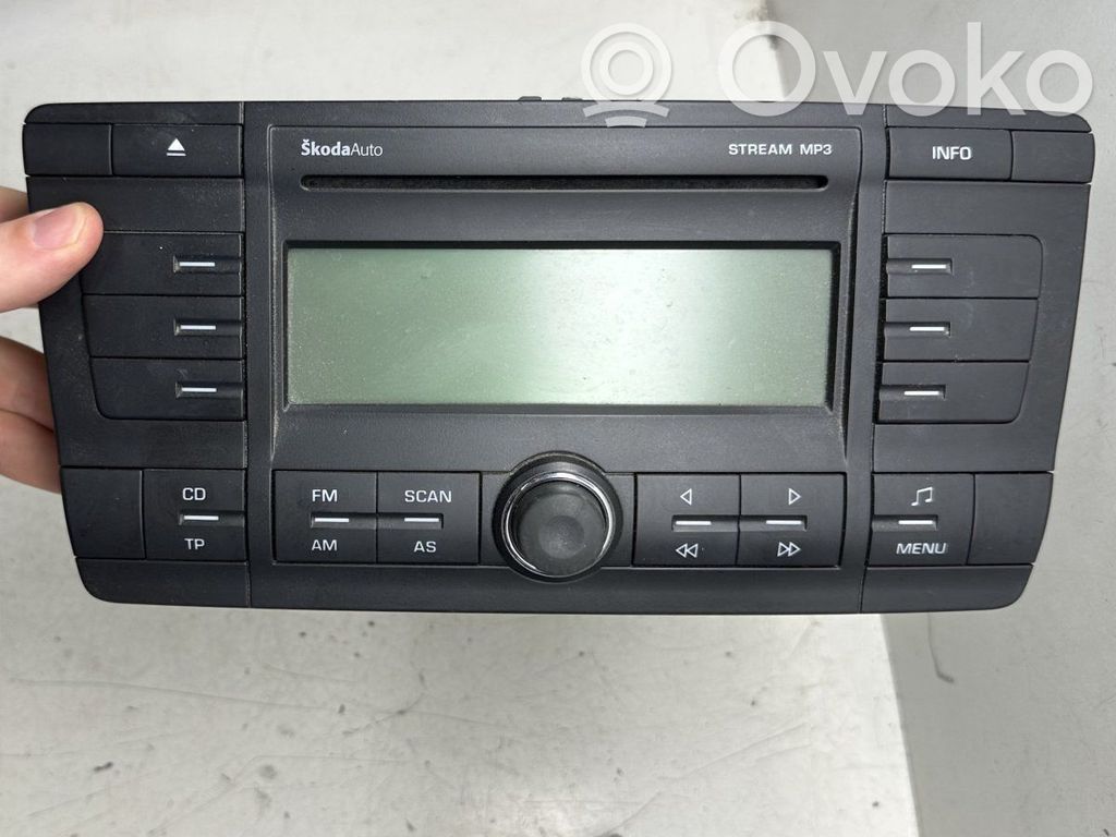 Panel / Radioodtwarzacz CD/DVD/GPS   10R022432