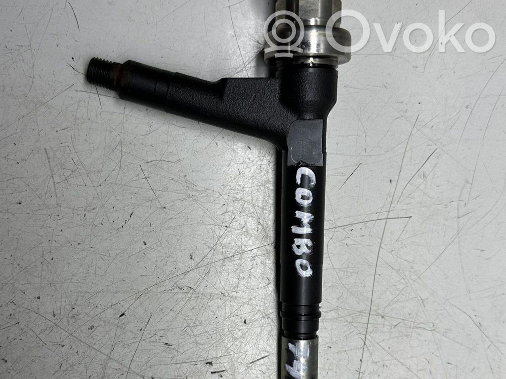 Opel Combo C Inyector de combustible 
