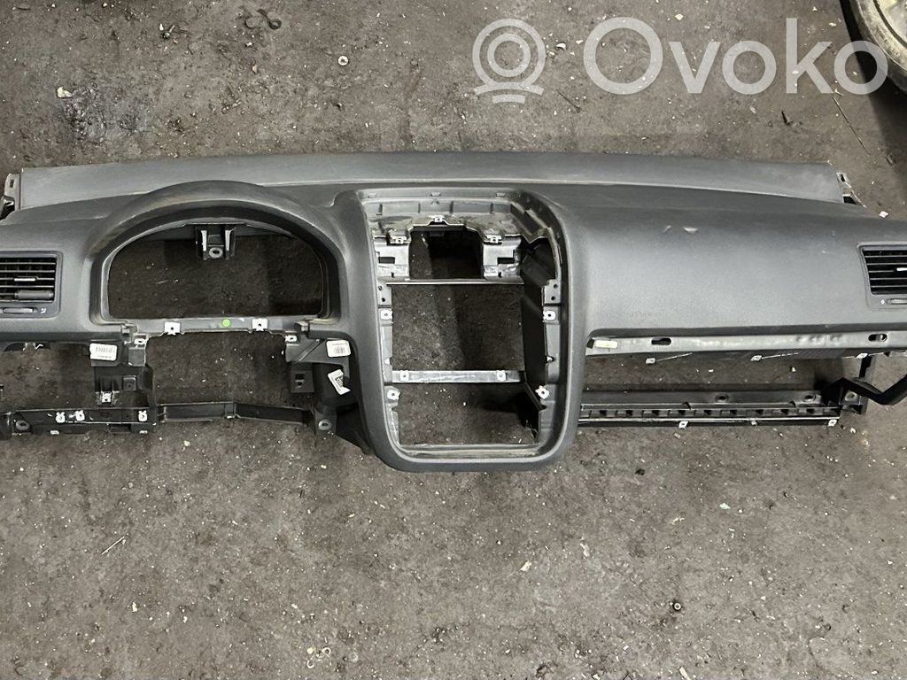 Volkswagen Jetta V Kojelauta 