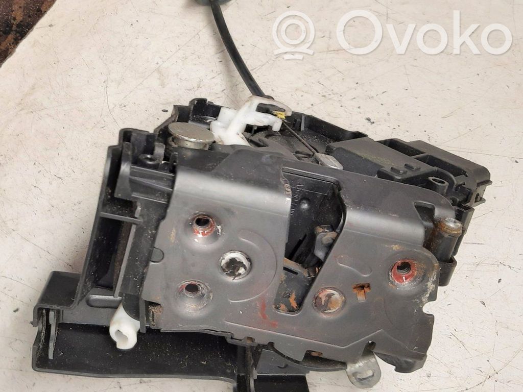 Volvo S40 Front door lock 
