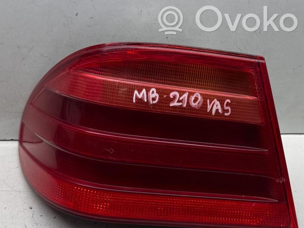Mercedes-Benz E W210 Lampa tylna 