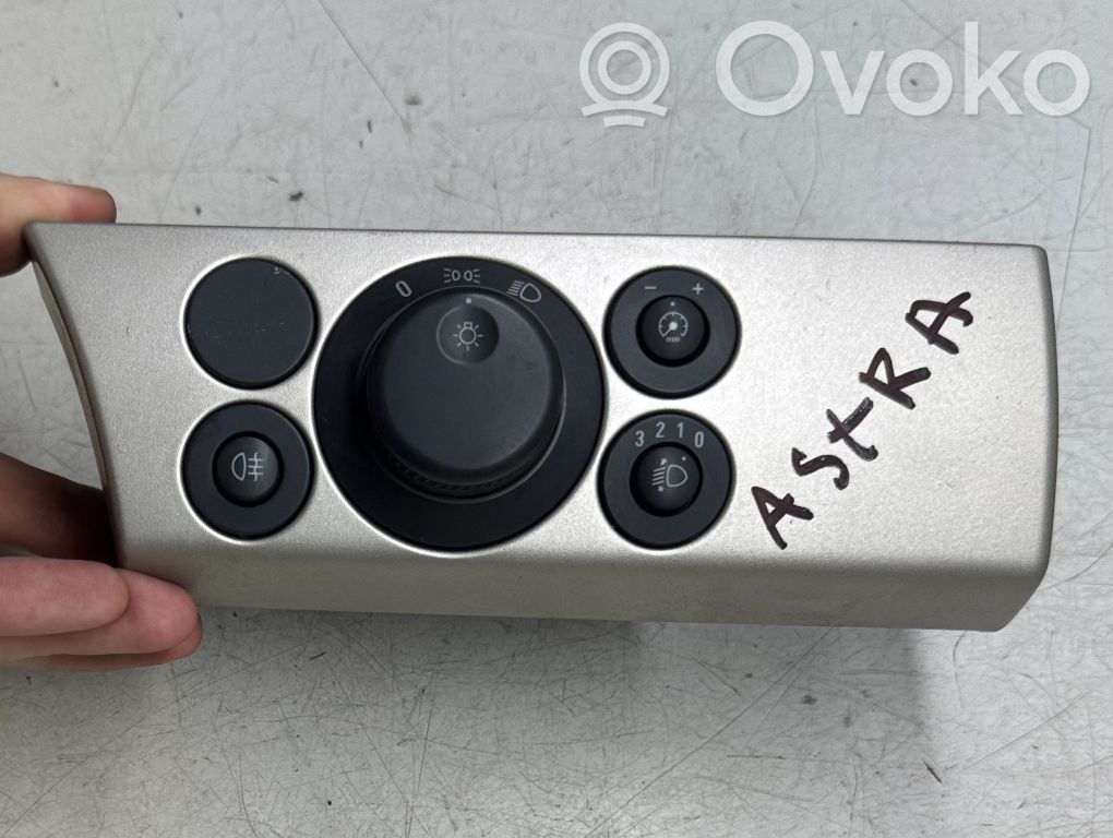 Opel Astra H Light switch 