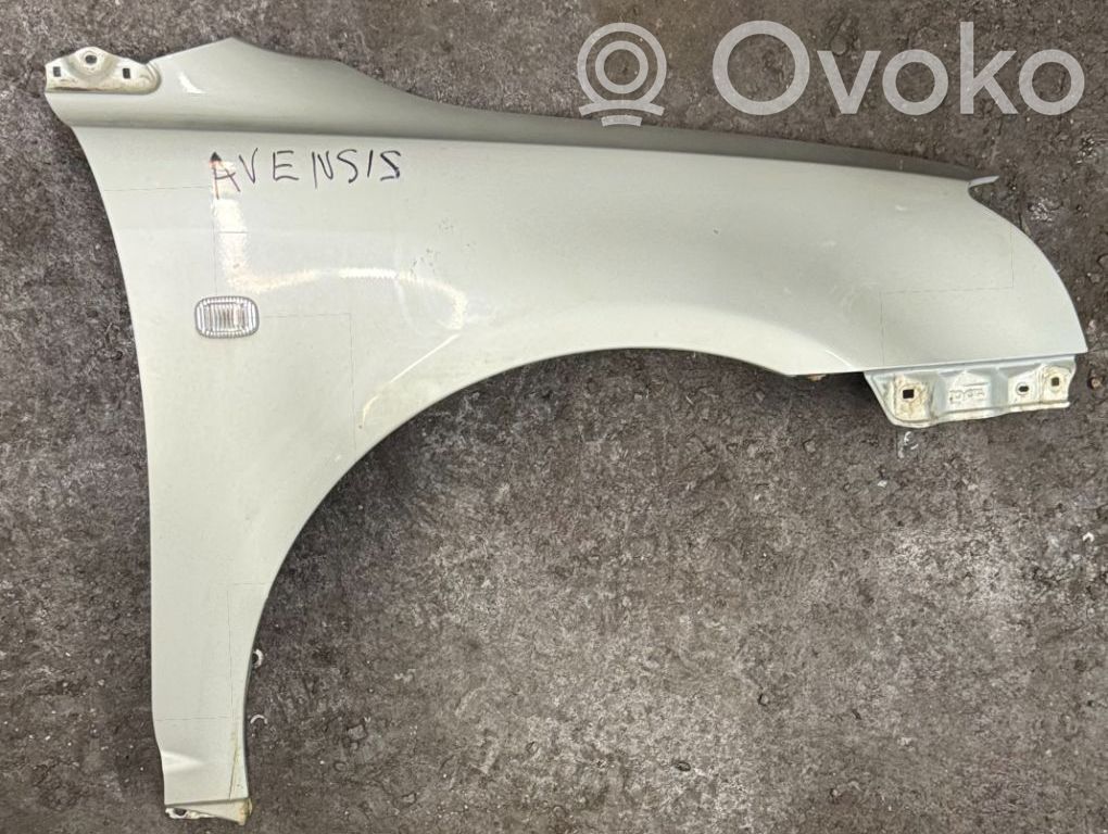 Toyota Avensis T250 Крыло 