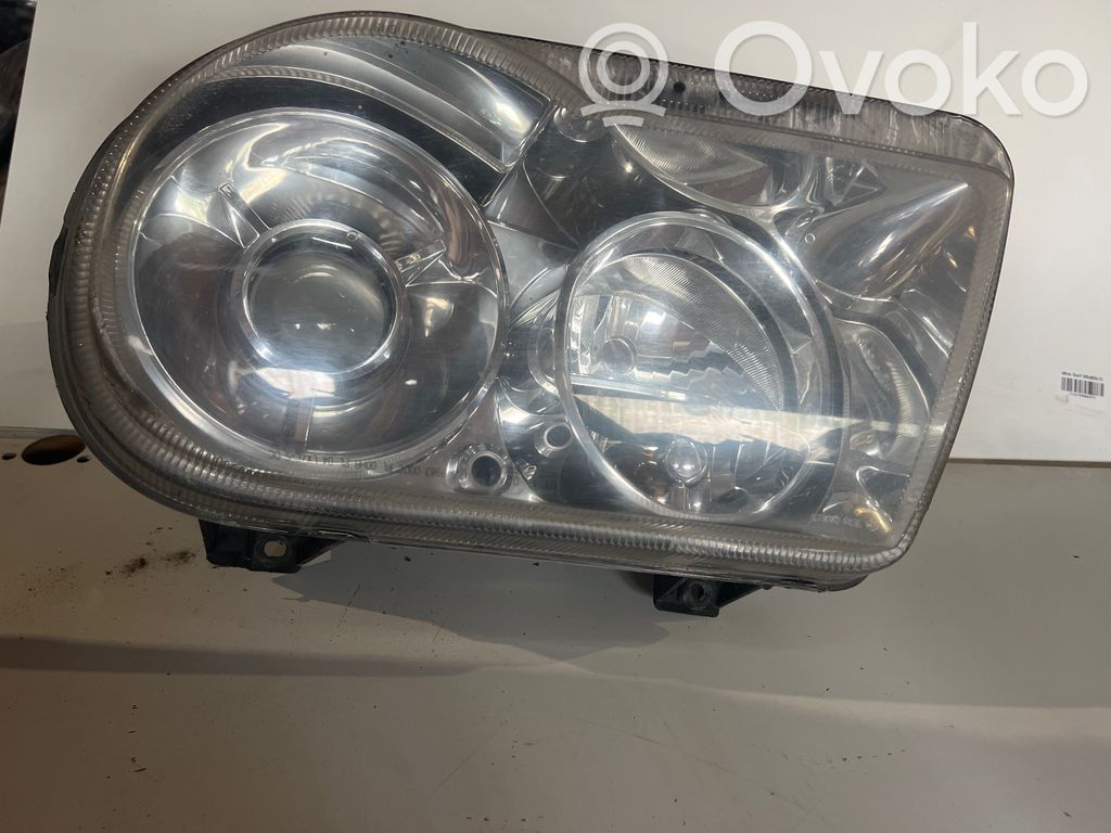 Chrysler 300 - 300C Lampa przednia 