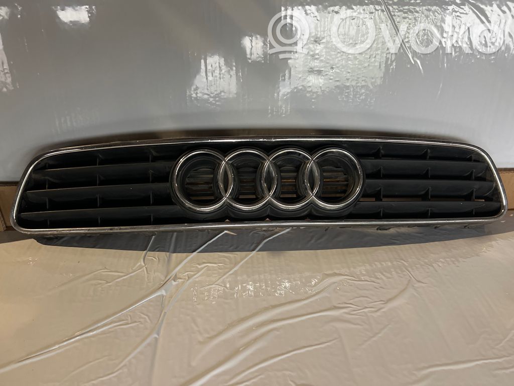 Front grill   8L0807683
