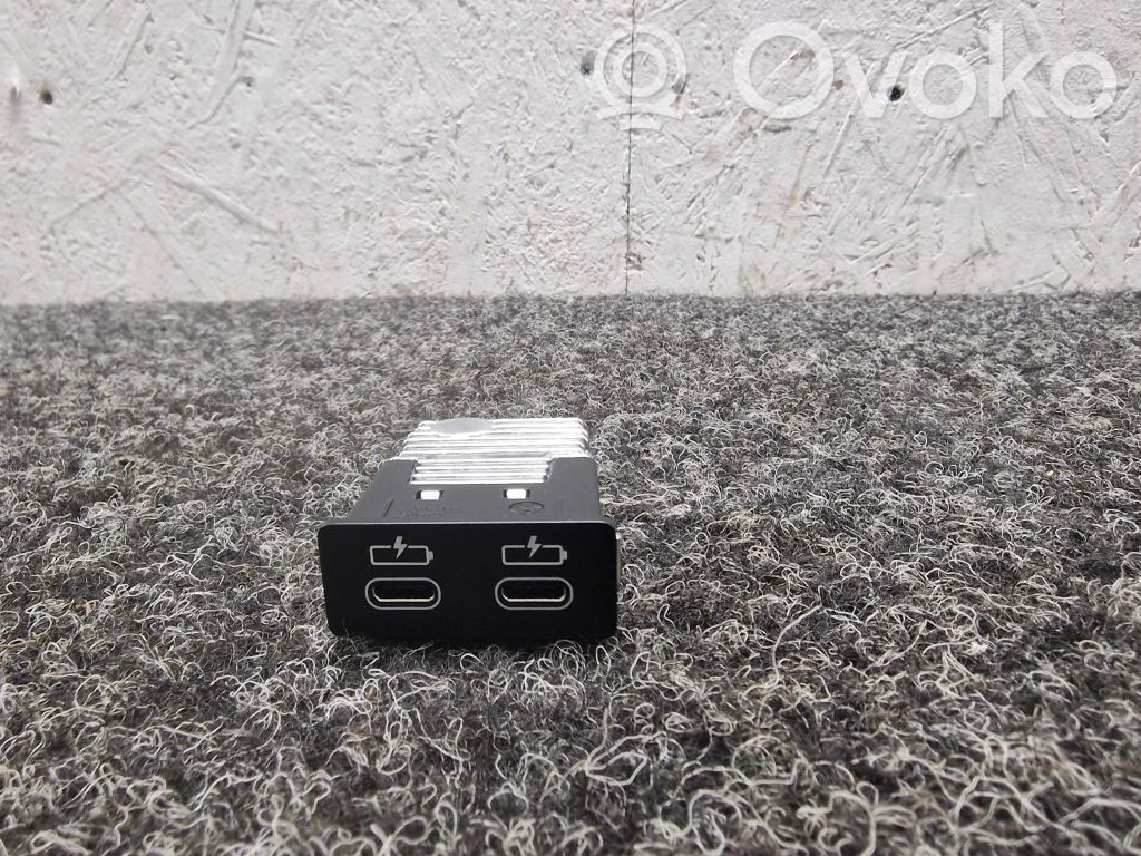 BMW X1 U11 USB socket connector 