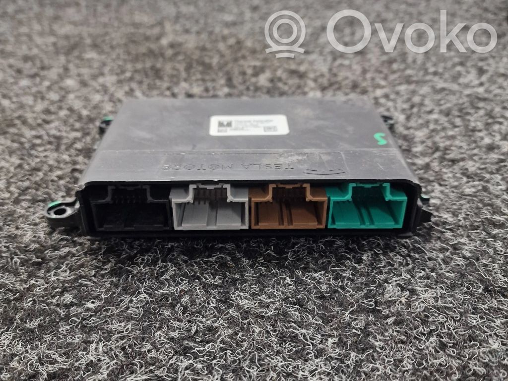 Tesla Model S Air conditioning/heating control unit 