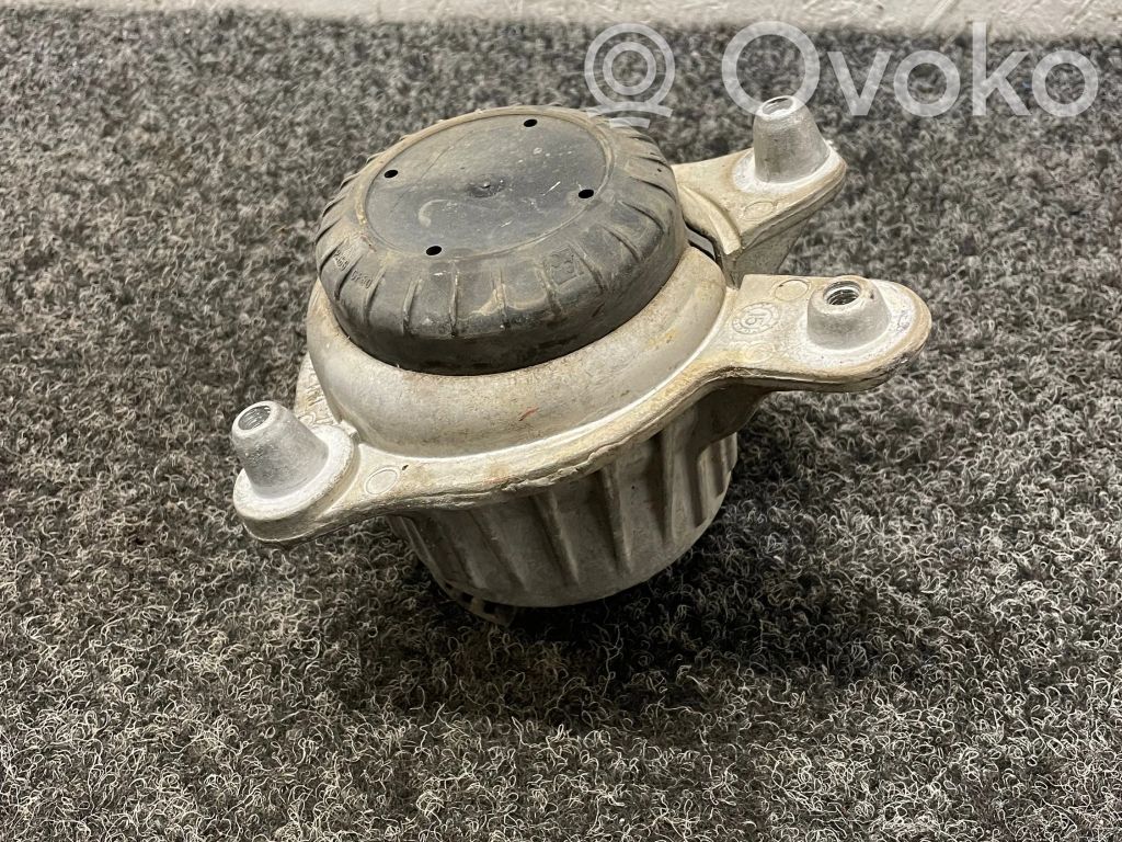 Mercedes-Benz C W205 Engine mount bracket 
