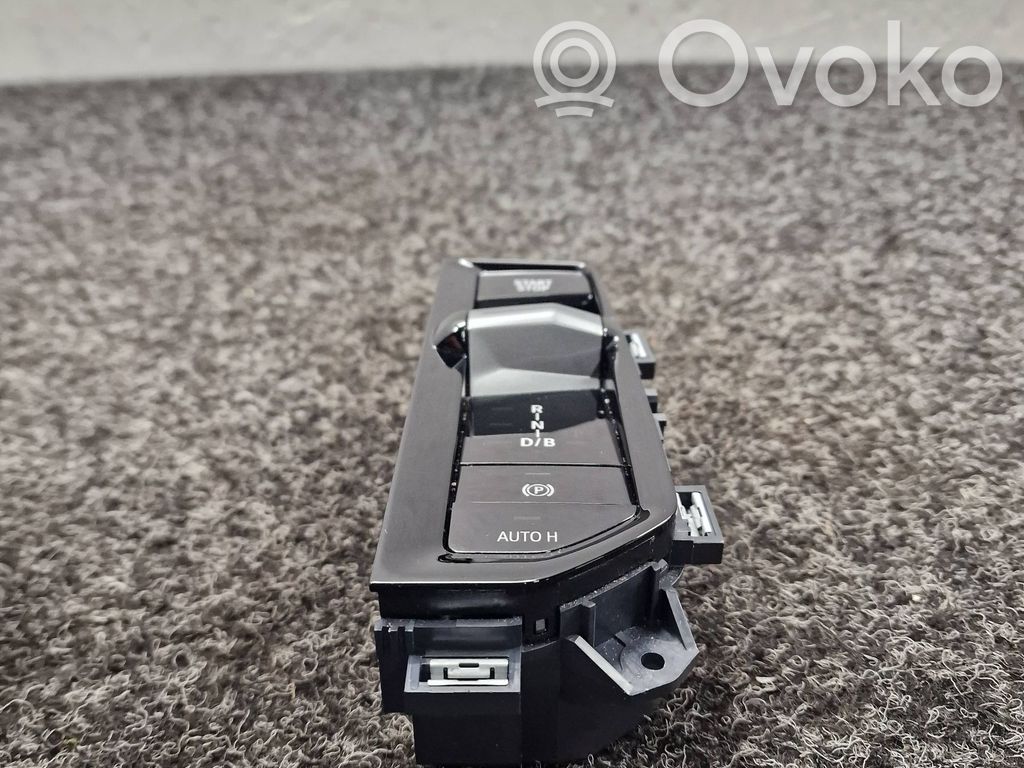 BMW i5 G60 Lewarek zmiany biegów / górny 
