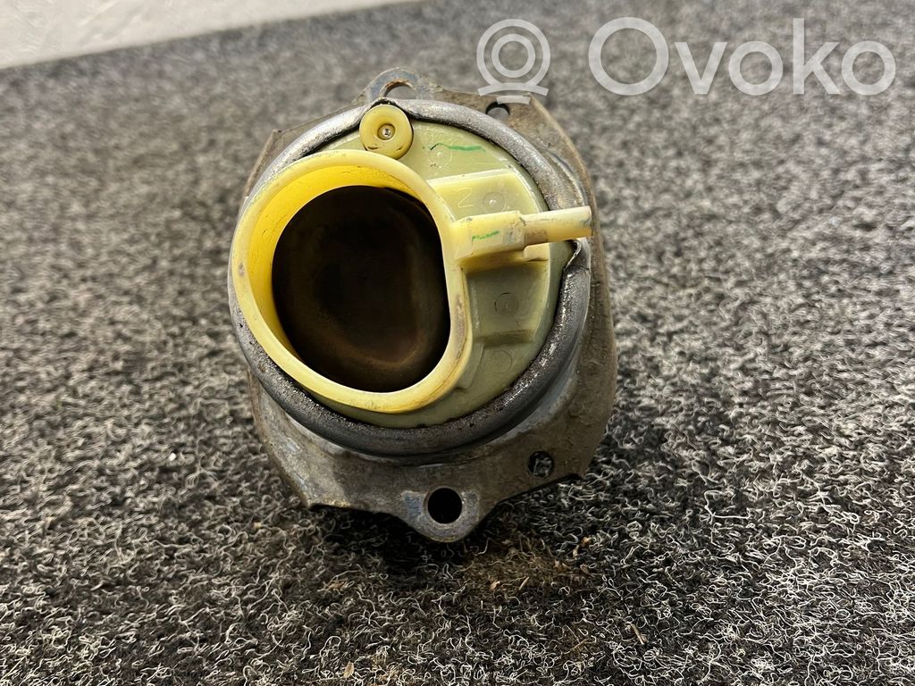 Engine mount bracket   6853103