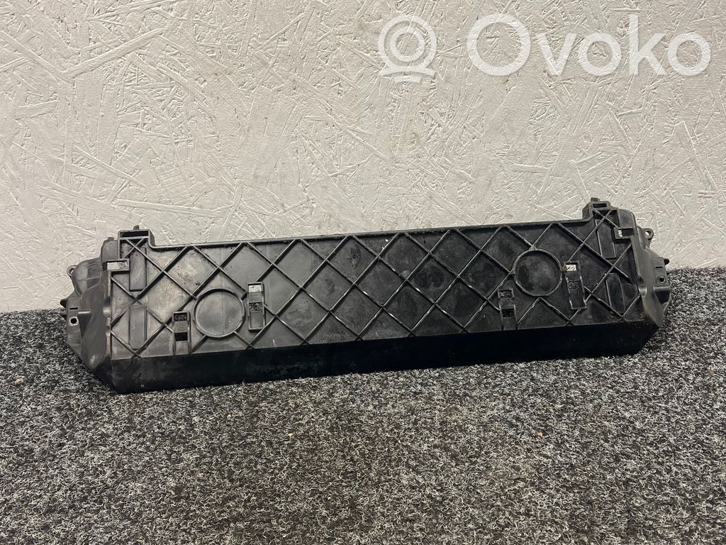 BMW X5 F15 Radiatoru paneļa apakšējā daļa (televizora) 