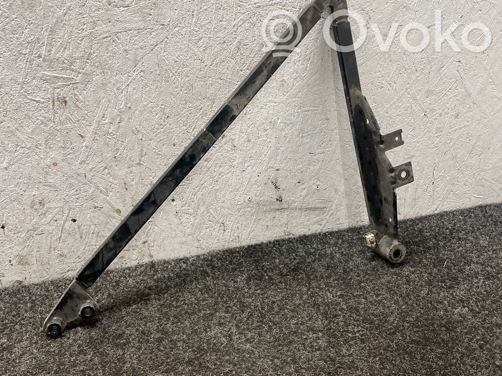 BMW M5 Cits aizmugures šasijas elements 