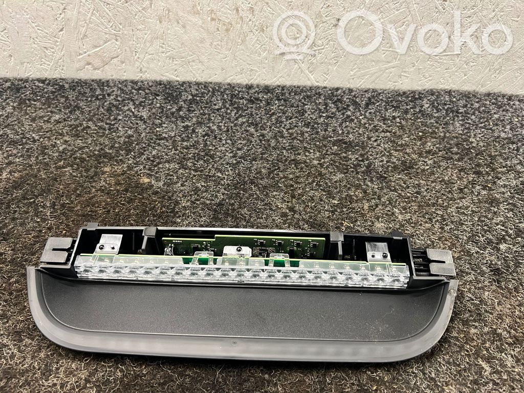 BMW i4 Third/center stoplight 