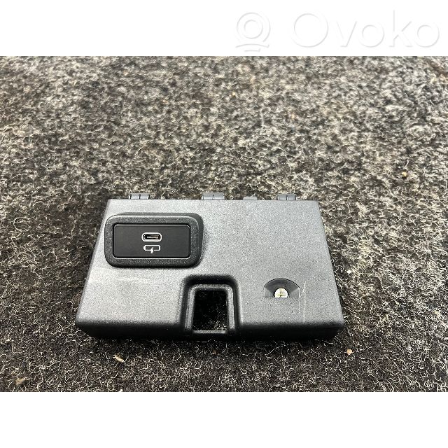 BMW i4 USB socket connector 
