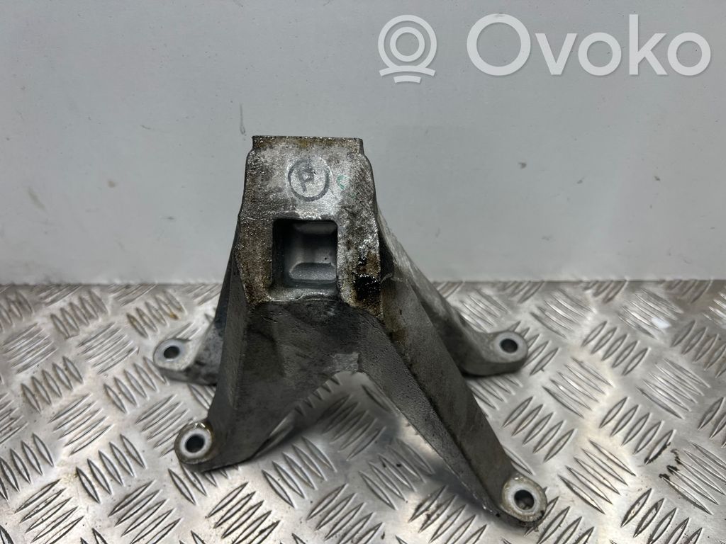 BMW M5 F90 Engine mounting bracket 