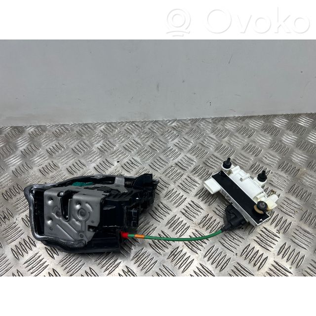 BMW M5 F90 Zamek drzwi tylnych 