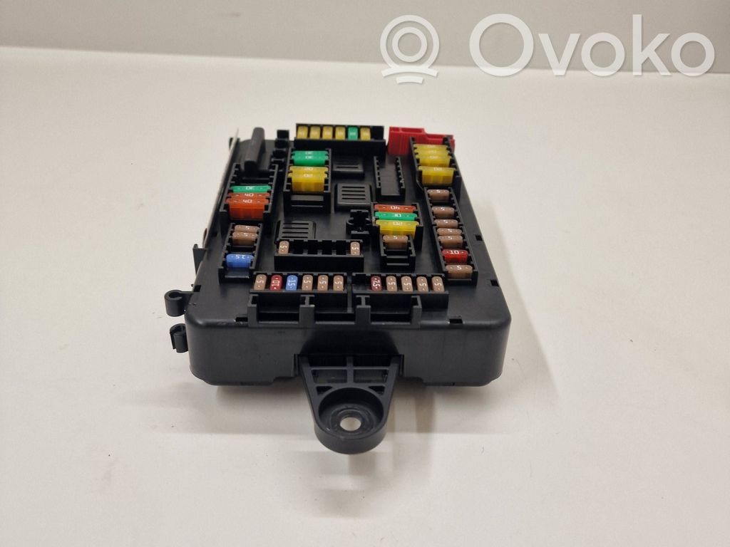 BMW 4 F32 F33 Saugiklių blokas 